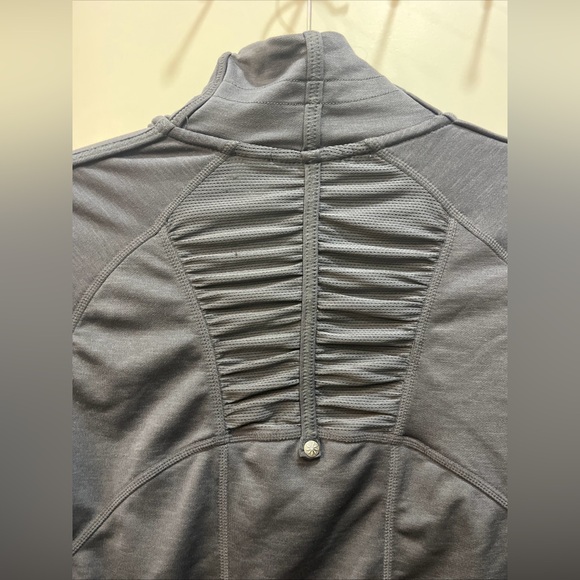Athleta Revive Ruched Gray Vented Full Zipper Jacket Women's Size XS Zip Pockets - Picture 8 of 8